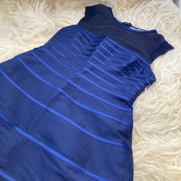 HALSTON Heritage Cap Sleeve Scoop-Neck Satin Dress - Picture 5 of 8